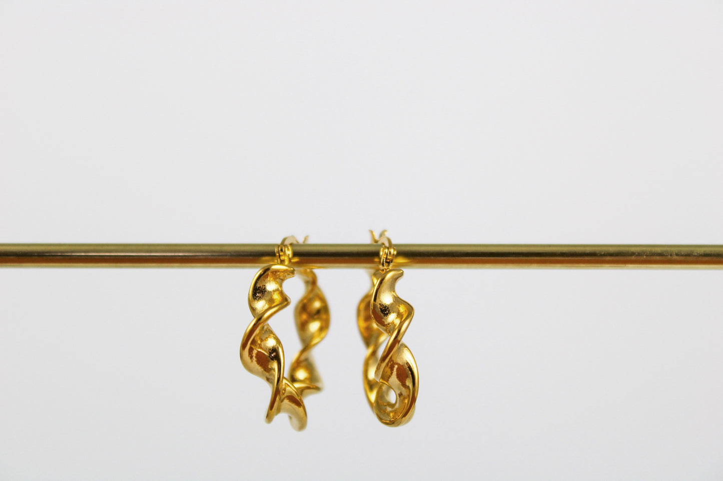 Large curl earrings