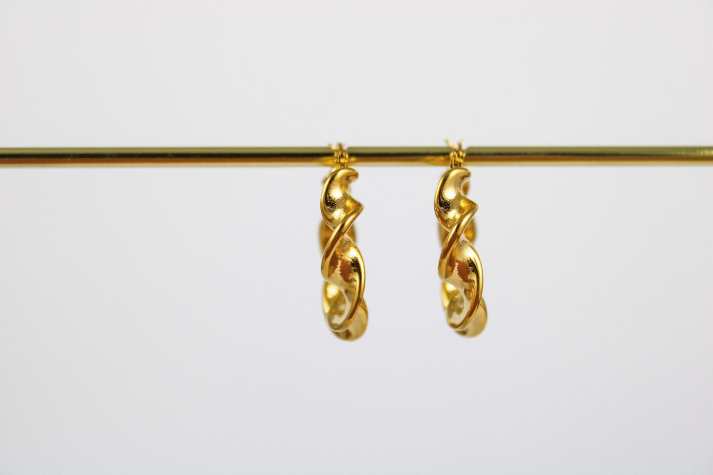Large curl earrings