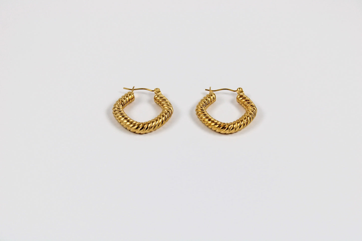 Twisted cable rhombus earrings