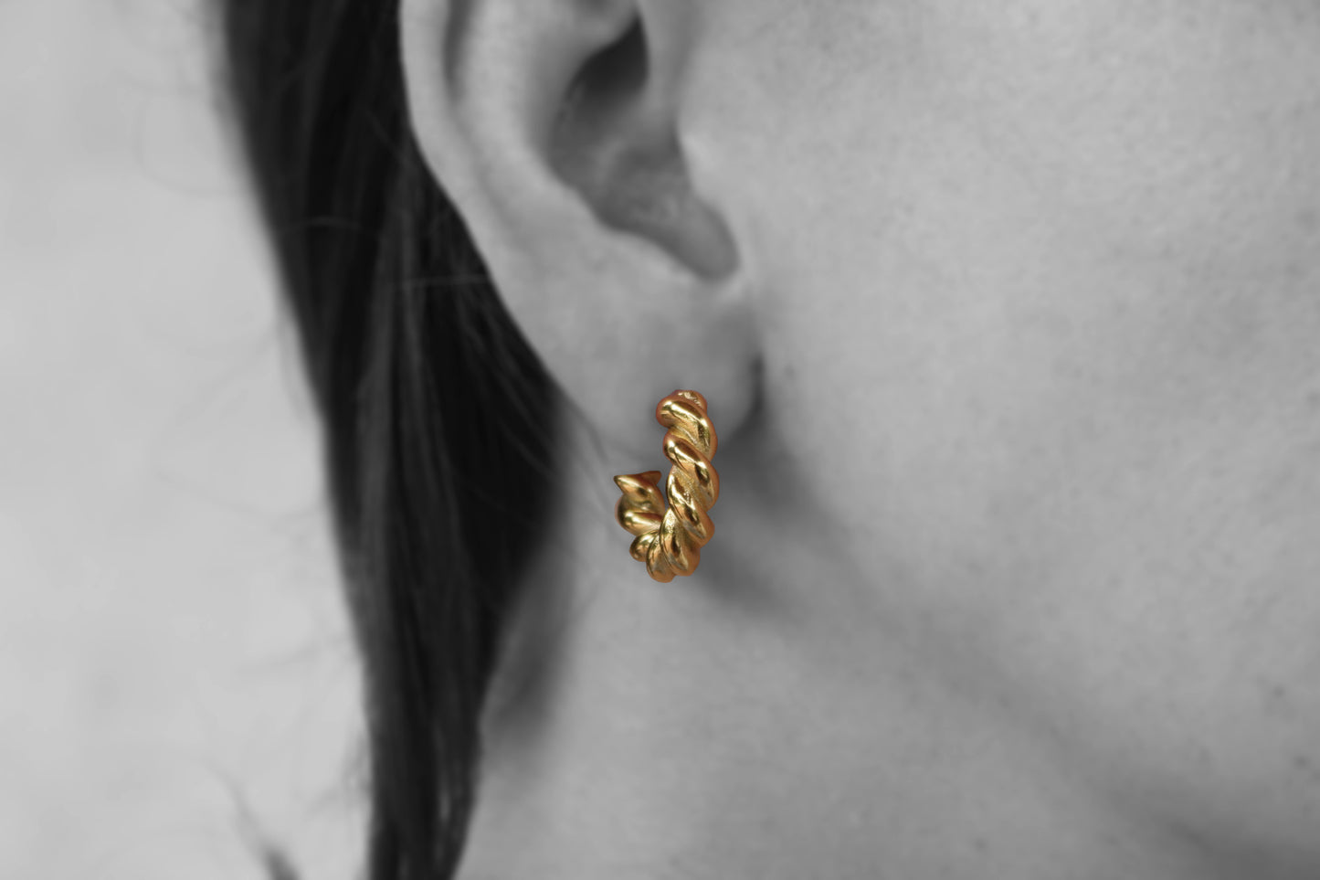 twist hoop earrings