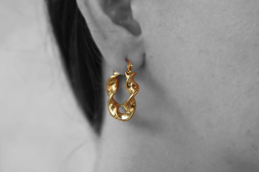 Large curl earrings